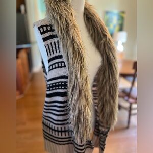 BB Dakota Faux Fur Collar Tribal Knit Sweater Vest Small Boho Western Cardigan